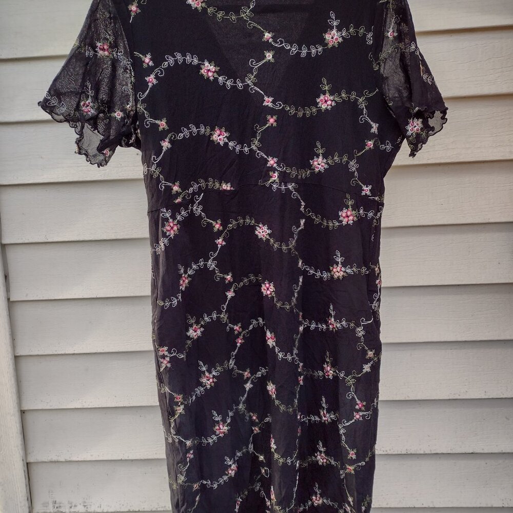 A "Ripe Limited" Dress - Picture 2 of 4